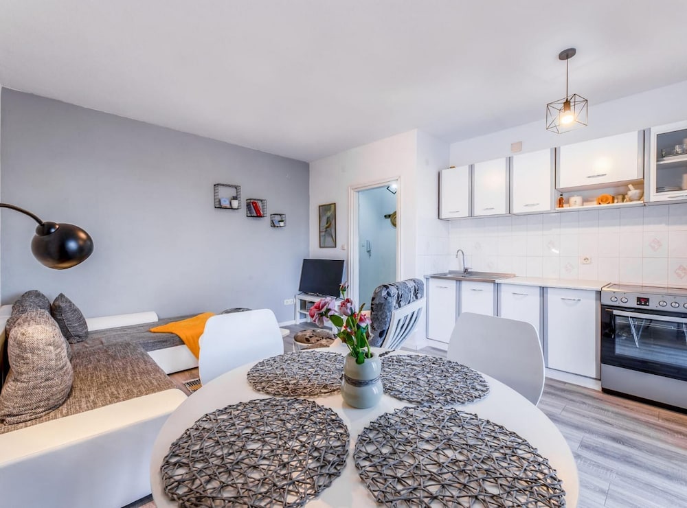 Dazzling Ponikvice Apartment With Balcony