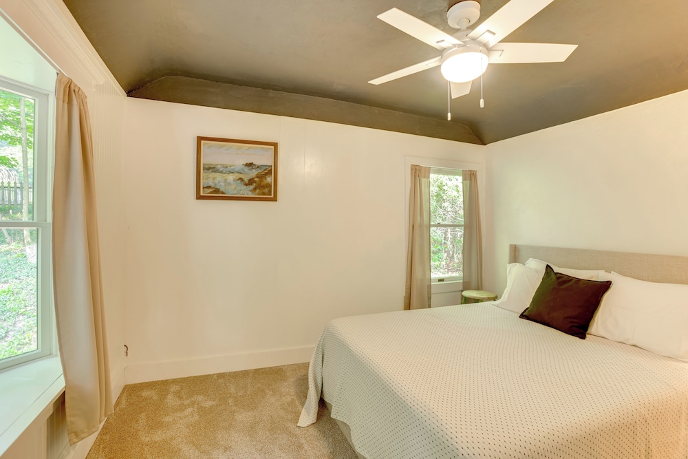 1/2 Mi to Dtwn Frankfort: 'fernhaven' Home w/ Yard