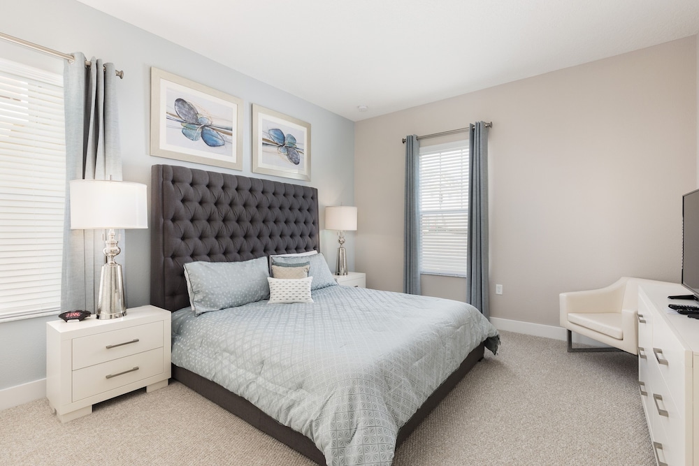 Summerville Vacation Homes by Columbia Management