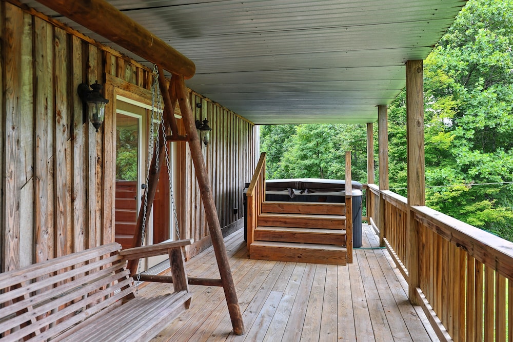 Secluded Mountain Retreat With Stunning Views 4 Bedroom Home