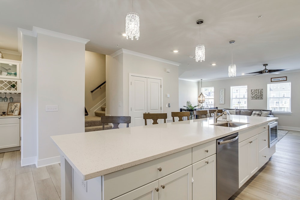 4 Mi to Ocean City Beach: Large Family Townhome
