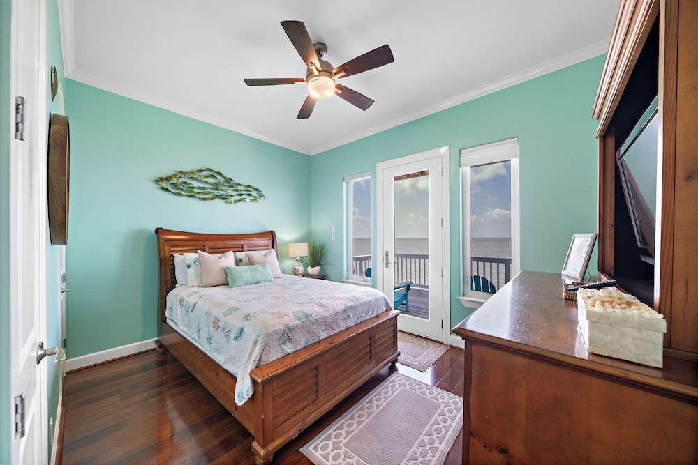Blue Marlin Bayfront Retreat by Ryson Vacation Rentals