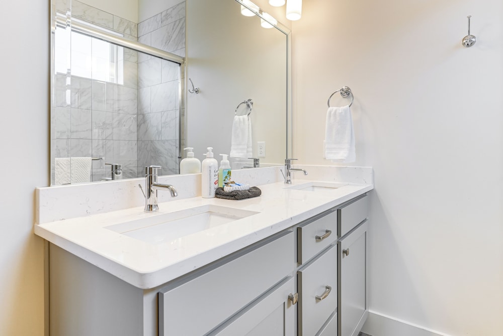 Balconies: Walkable Southside Chattanooga Condo!