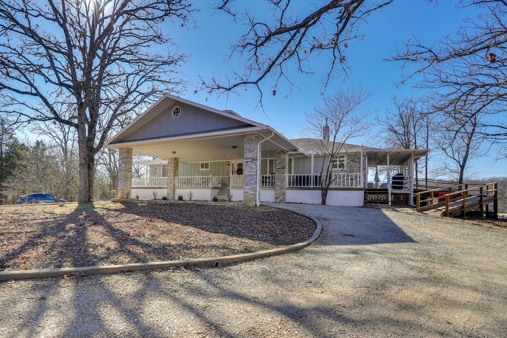 Deck & Lake Views: Modern Eagle Rock Gem