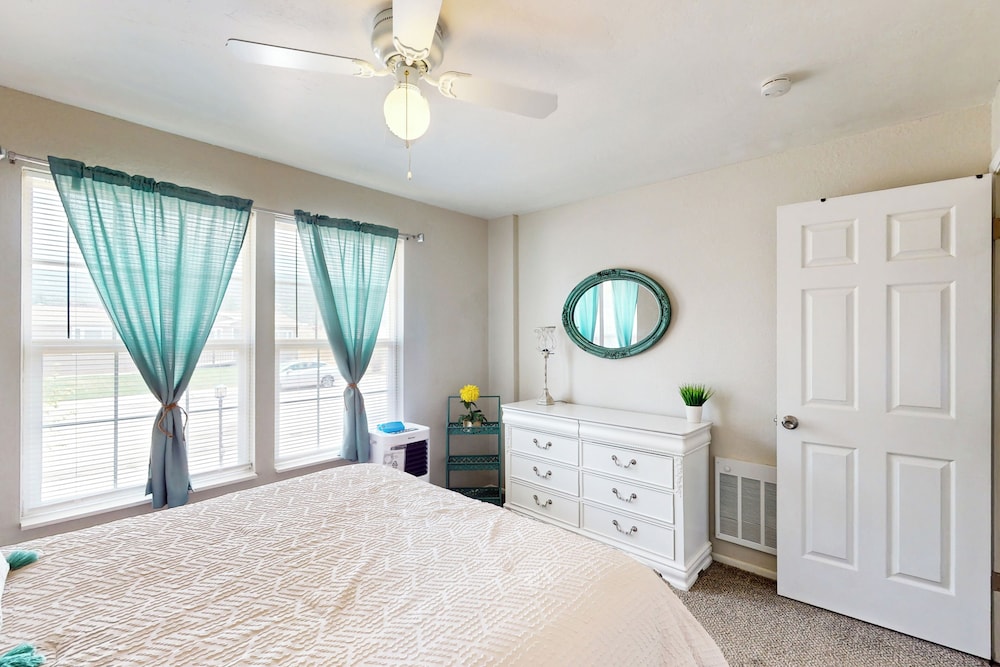 4BR Home w/ W & D, Private Backyard