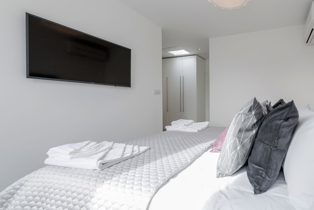 Soho Apartments by BaseToGo