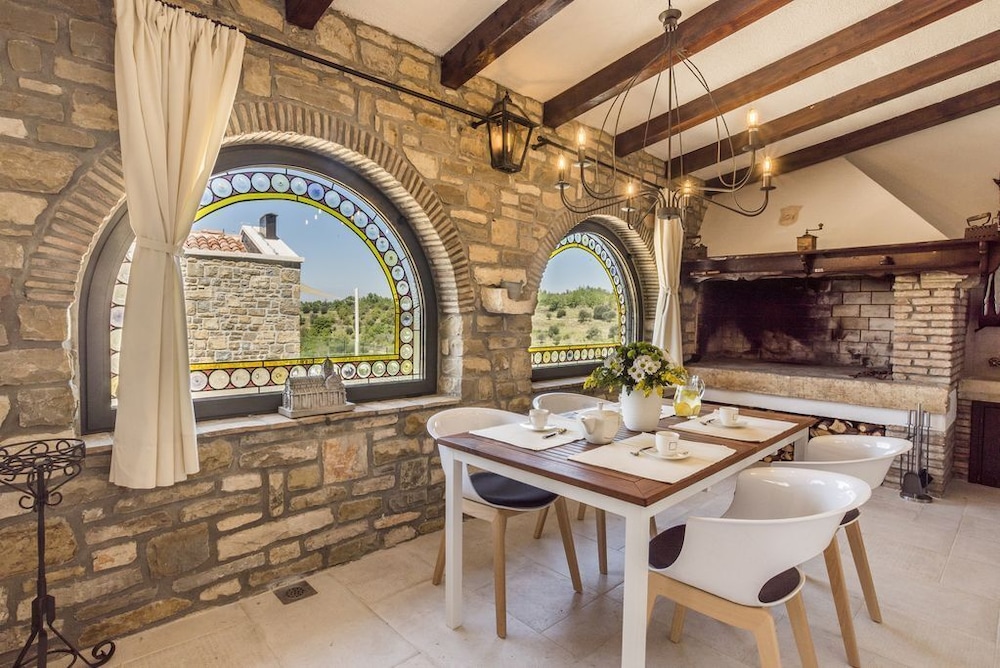 Top luxury experience with villa Monte view 2