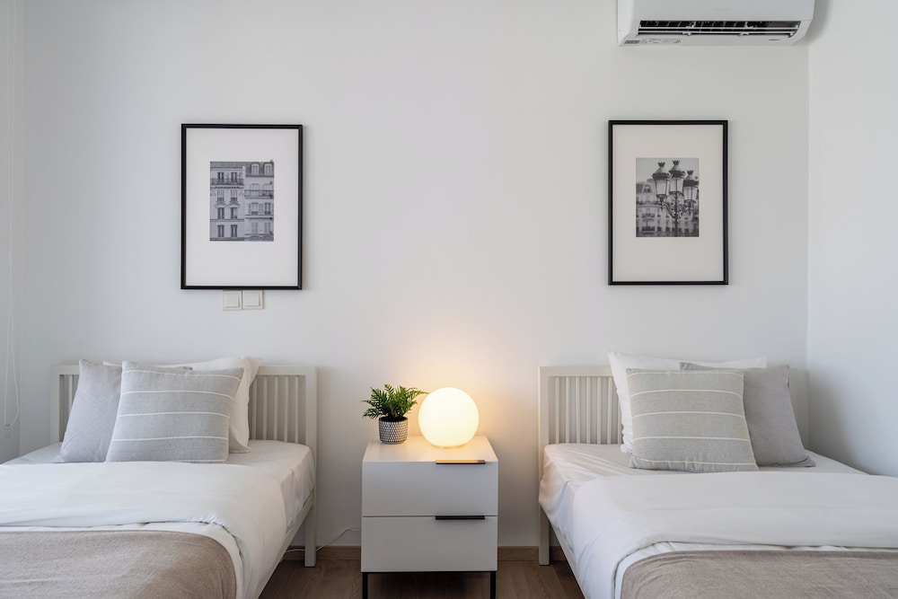 Valleria - 2 BR Apt W Pool in Larnaca