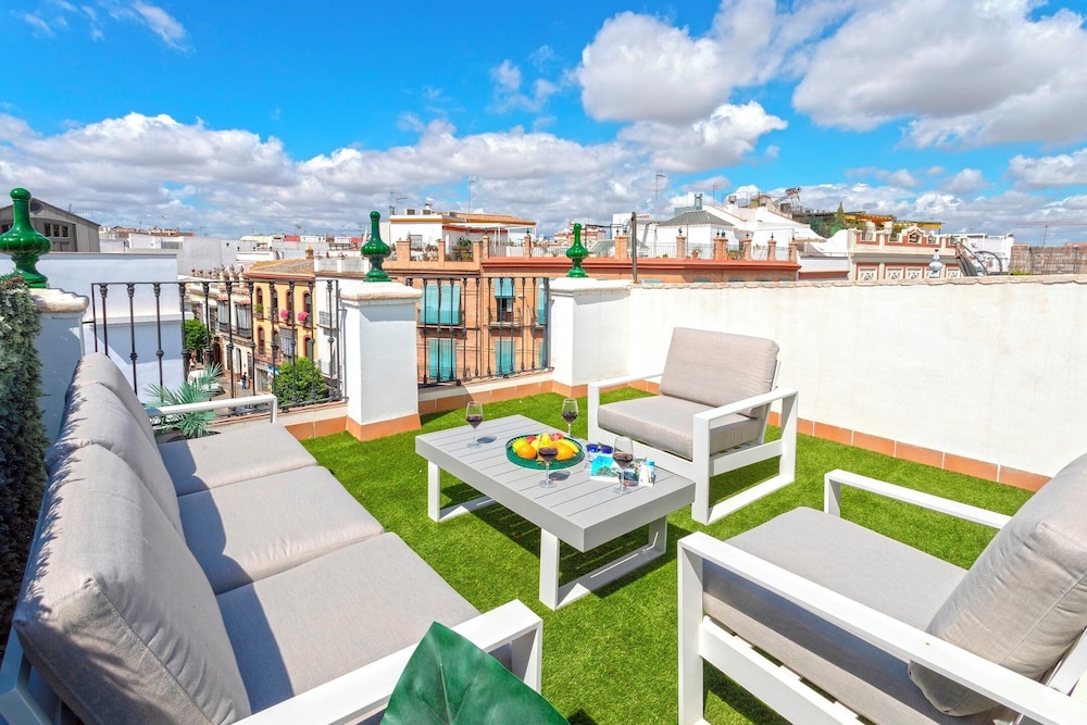 Marvelous Penthouse With 3 Terraces in Triana Castilla Terrace III