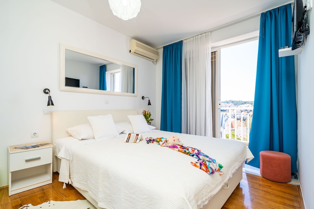 Jele Rooms