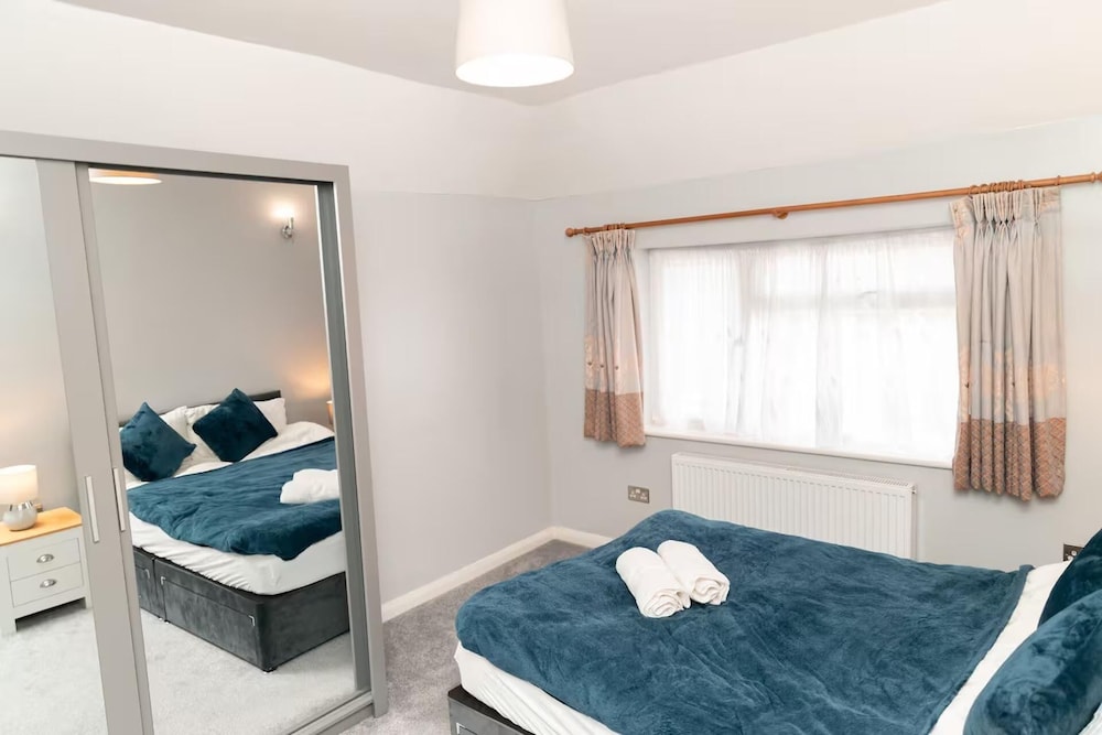 House - Sleeps 5 - Ensuite Bedrooms