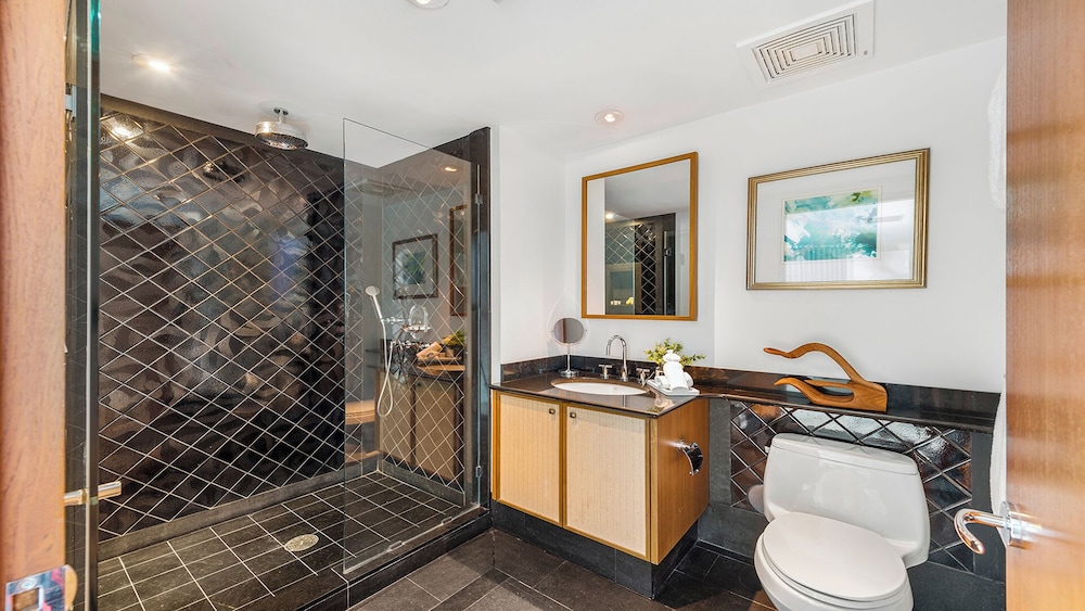 Luxury Vacation Rentals at The Setai by LRMB