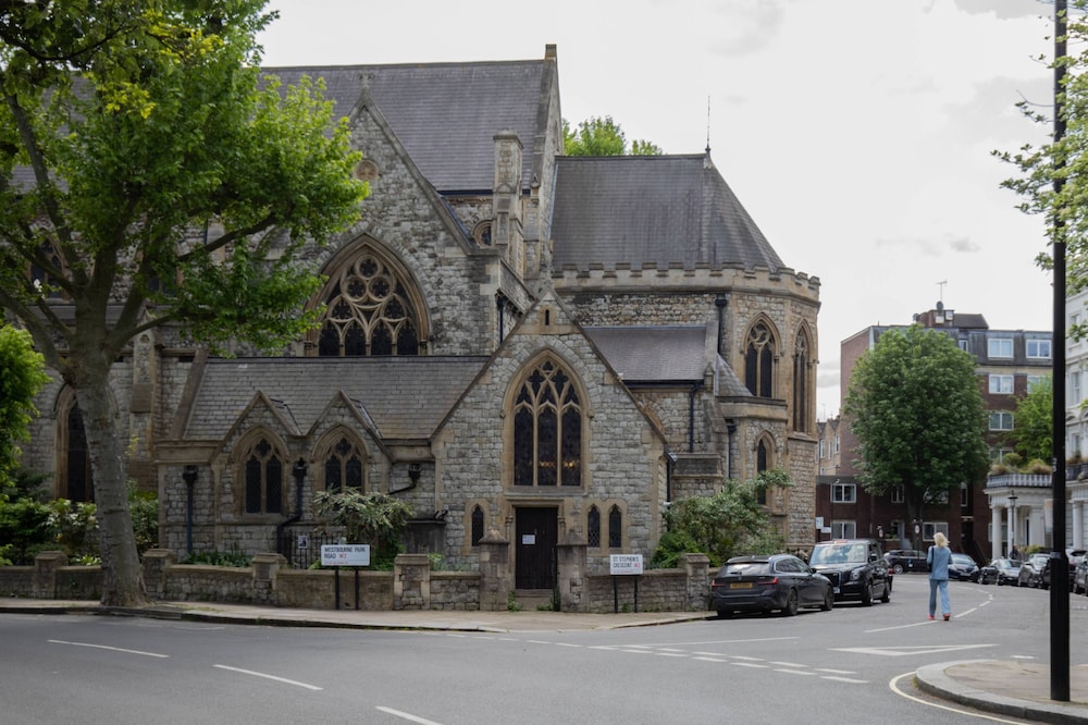 Westbourne Park Road XVI by Onefinestay