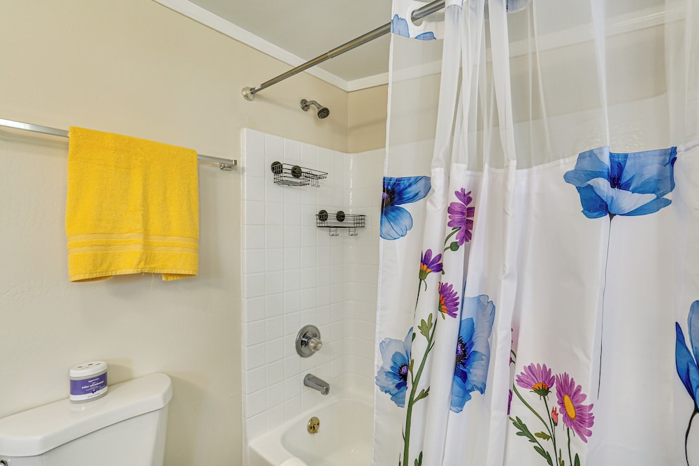 Pet-friendly Unit w/ Yard Near Sacramento River!