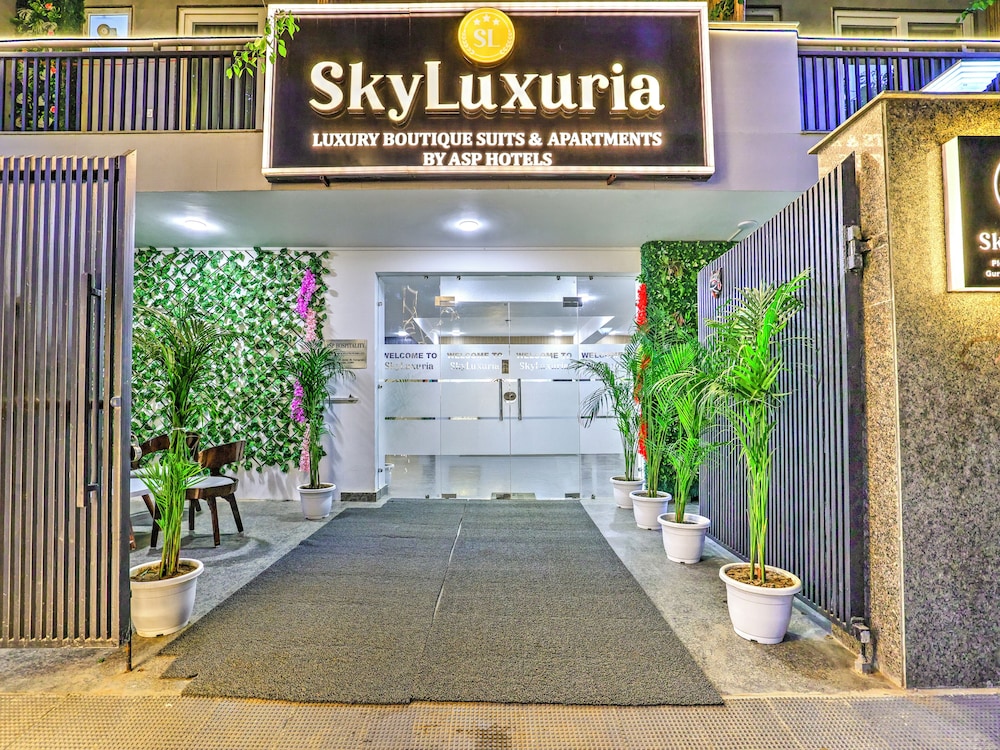 SkyLuxuria Hotel & Service Apartments
