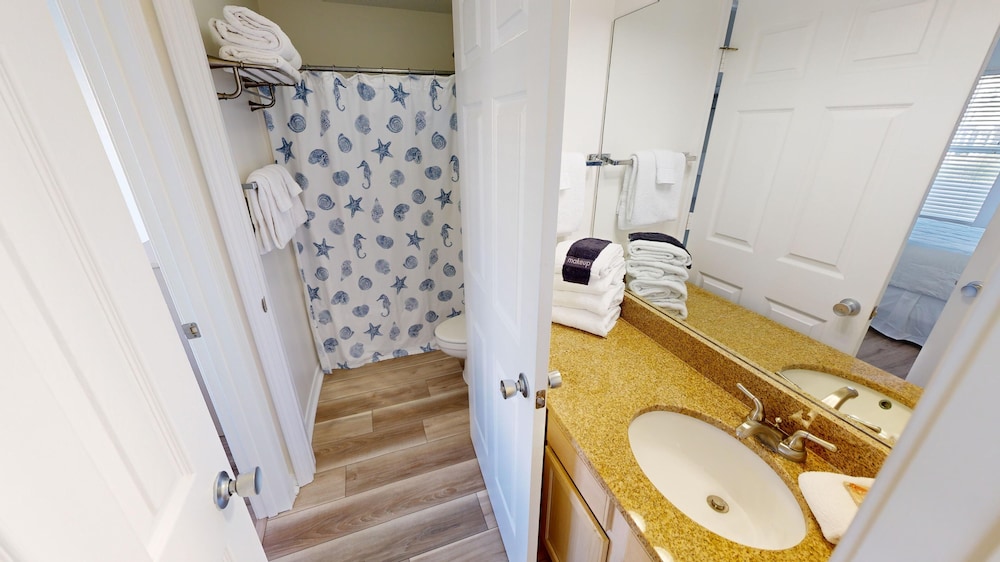 Sandpiper Cove 9141 3 Bedroom Condo by RedAwning view 4