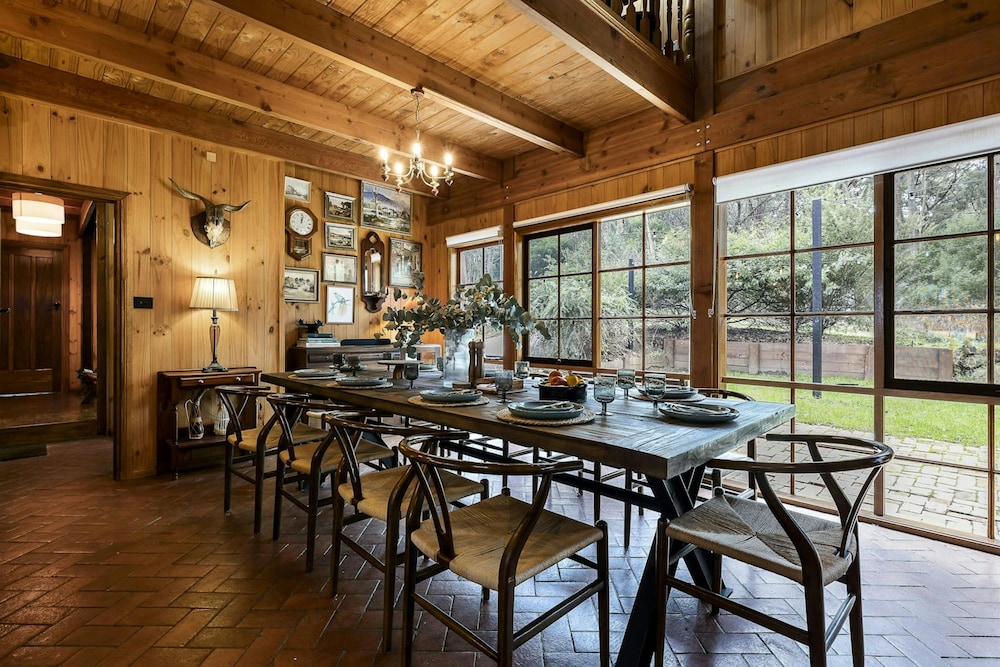 Onyx Retreat Healesville Luxury Lodge x Hot Tub