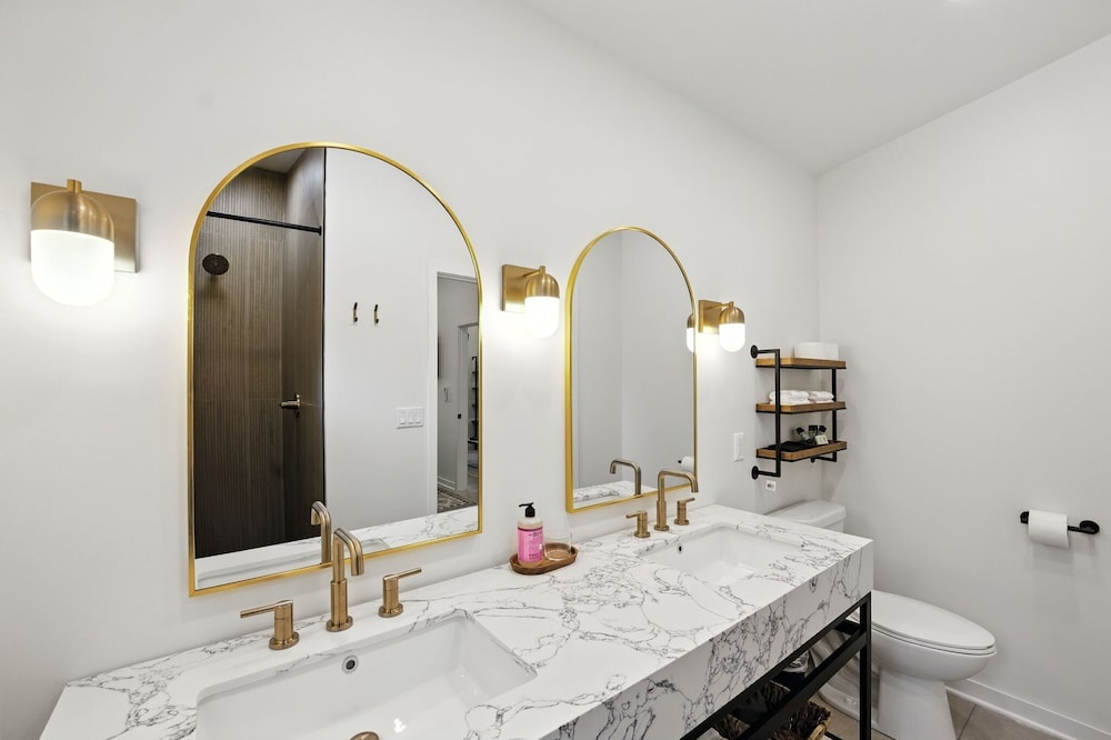 500 House - Unit B 2 Bedroom Townhouse