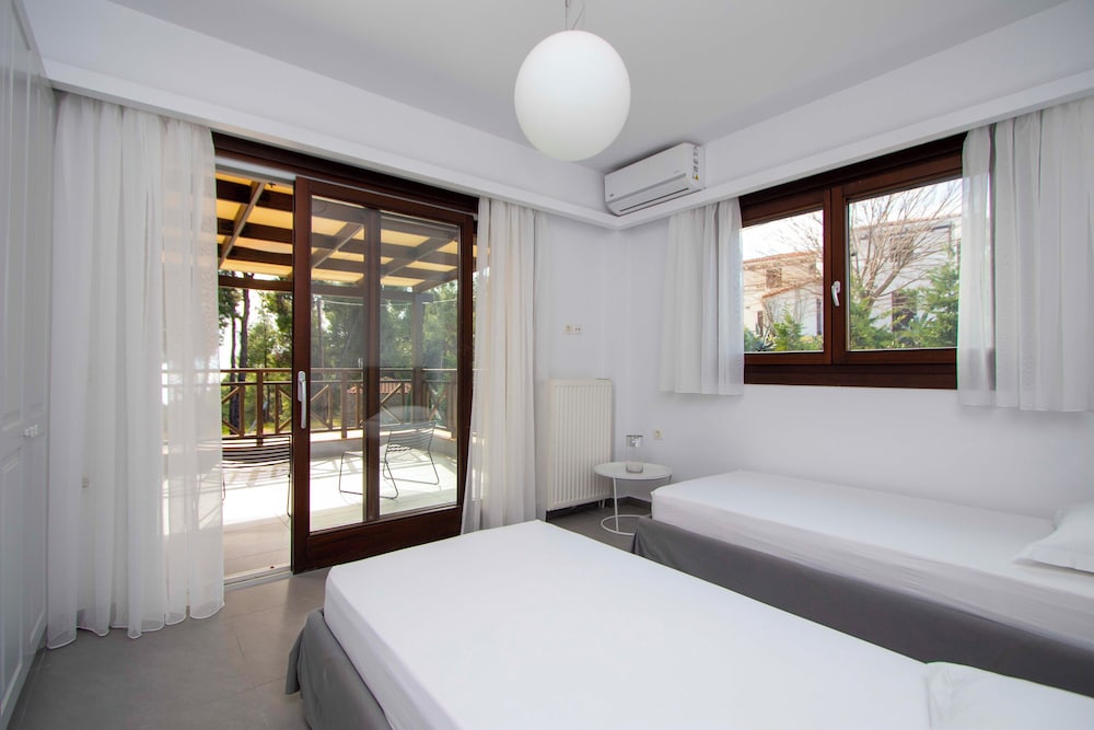 Beyond the Pines by Halkidiki Villas