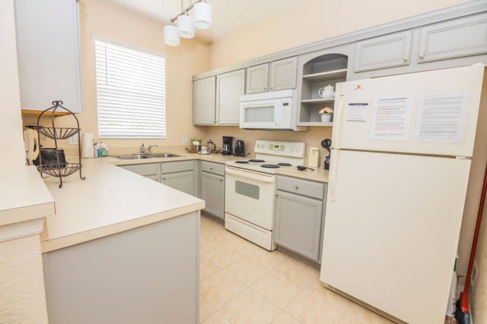 Lynval's Regal Palms Resort Townhome
