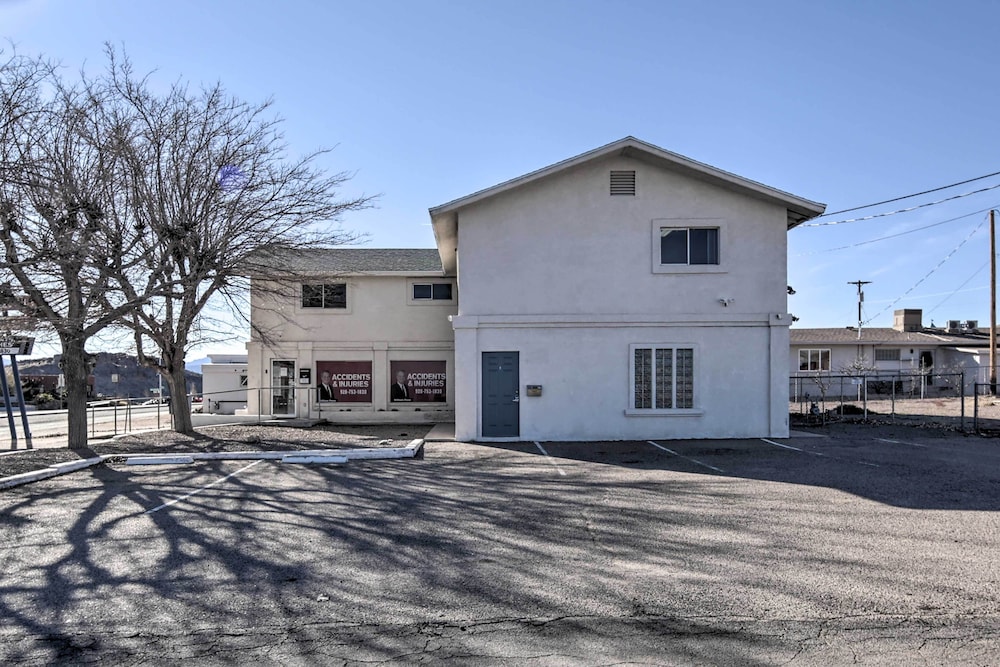Apartment ~ 12 Mi From Hualapai Mountain Park