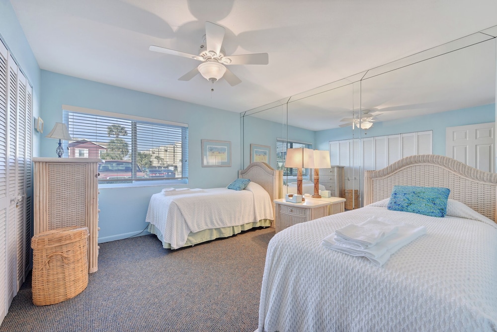 Jacksonville Beach Costa Verde 2319-102 by Distinctive Beach Rentals