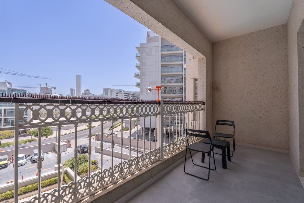 Cozy Studio Near Miracle Garden With Balcony