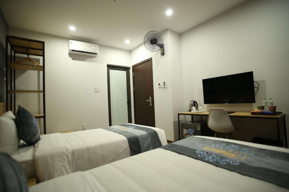 Kingsales Hotel view 4