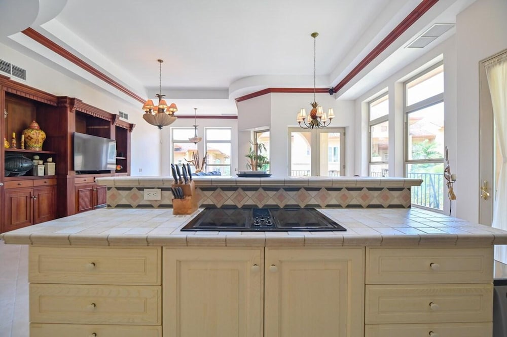 CR Luxury Bella Vista 7A 3 Bdrm