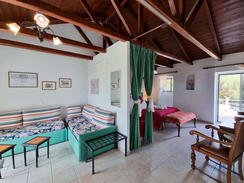 Kefalonia Cozy Nest - Seaview Garden Getaway