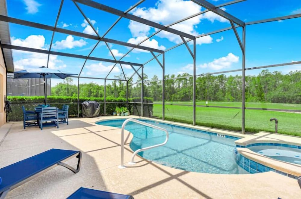 South Facing Pool & Spa - Emerald Island Gated Resort