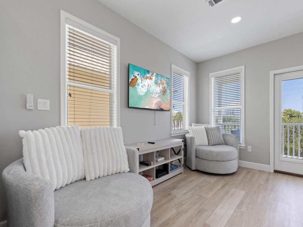 Sunset On Seabreeze by Southern Vacation Rentals