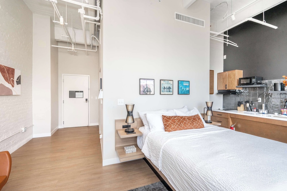 The 333 Suites For 24 Guests