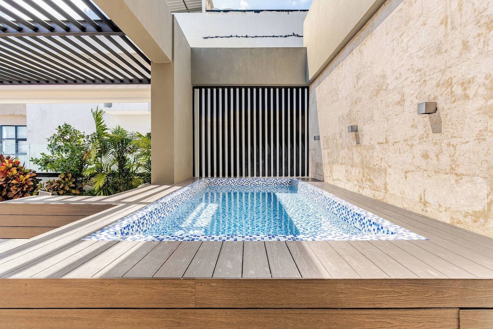 Luxurious Santo Domingo Apartment in Heart of the City, Wifi, Pool, Parking Free
