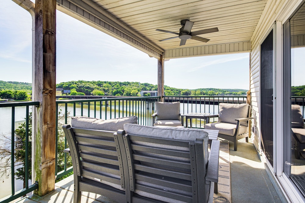 On-site Lake of the Ozarks Access: Camdenton Condo