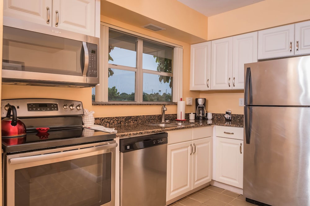Palm Beach Waterfront Suites