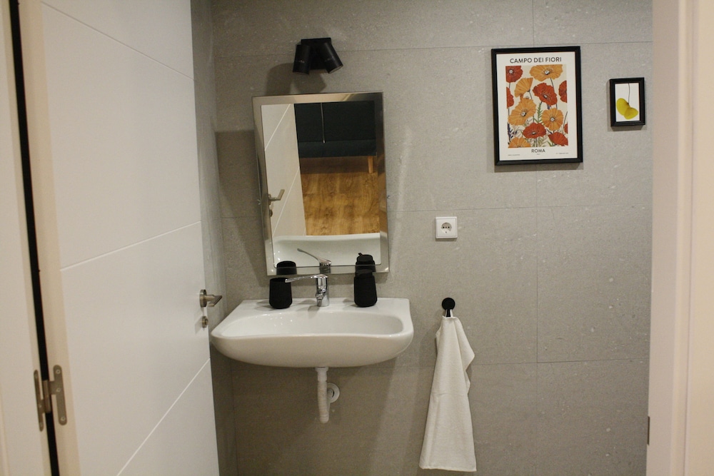 APARTAHOTEL MADRID URBAN SUITES - EDIFICIO EXCLUSIVO - 7 Apartments Boutique Full Equiped