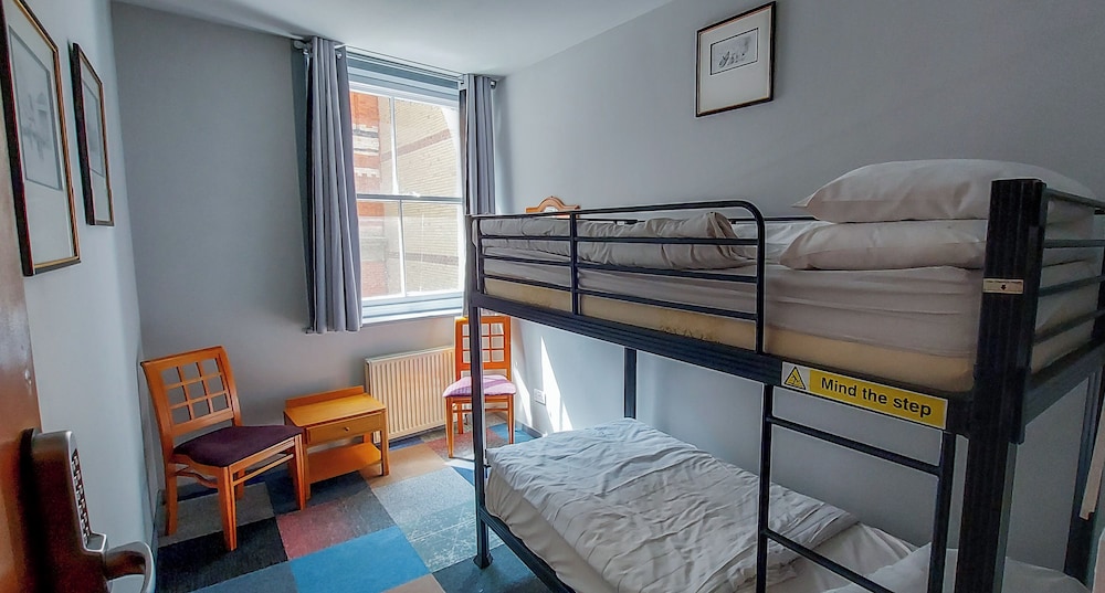 R S Hostels - leeds