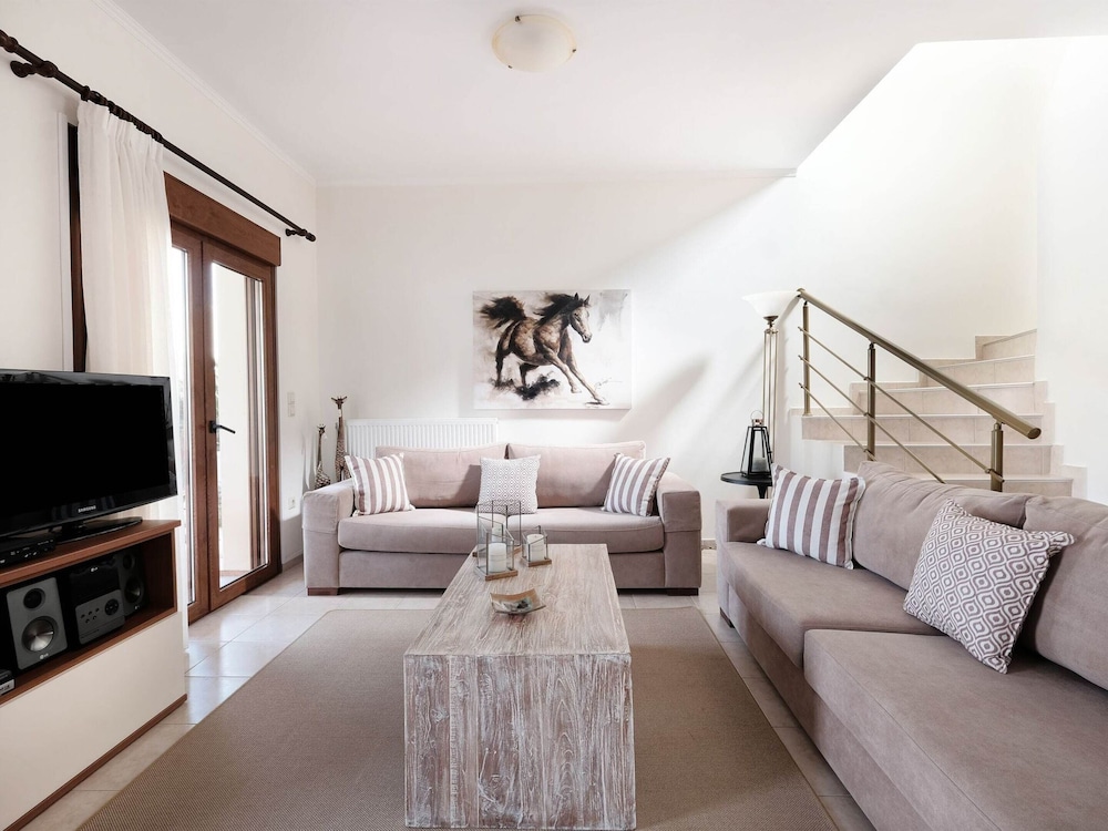Family Friendly Villa Bluefairy With Private Pool, Near Restaurants & Beach view 2