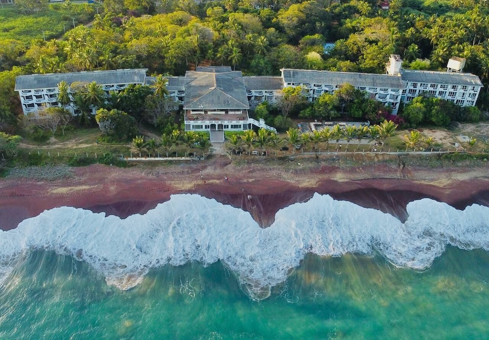 Hotel Peacock Beach Resort & Spa - Image 1