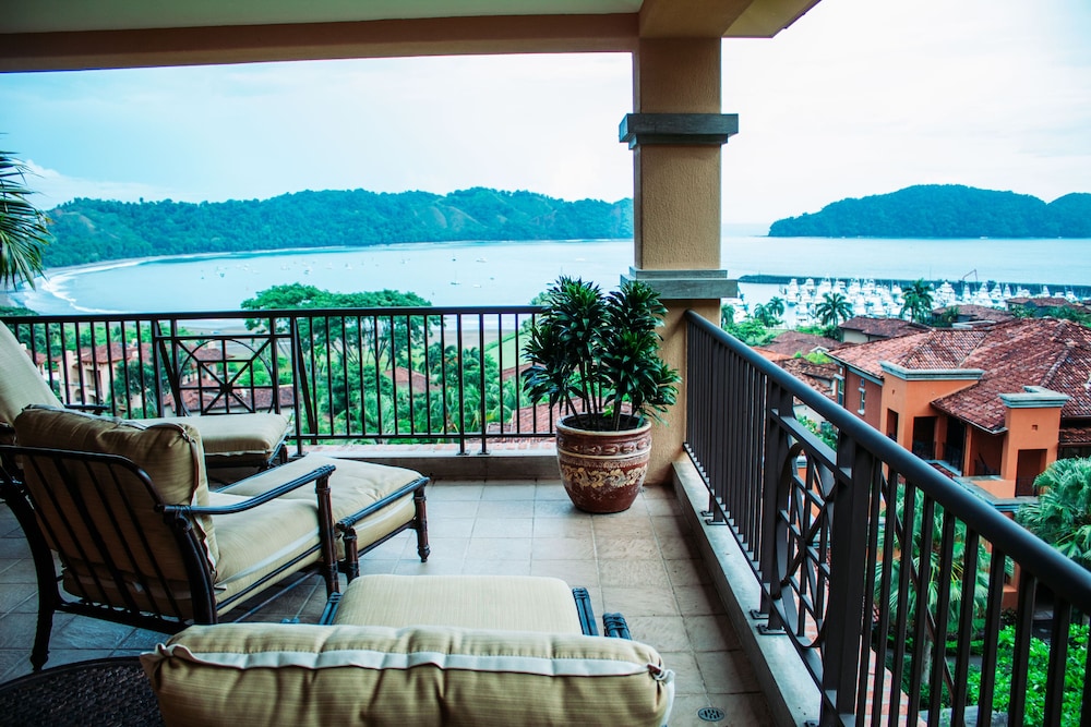 CR Luxury Los Sueños Condos