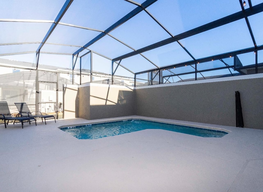 Storey Lake Resort, Private Pool, Near Famous Attractions!!