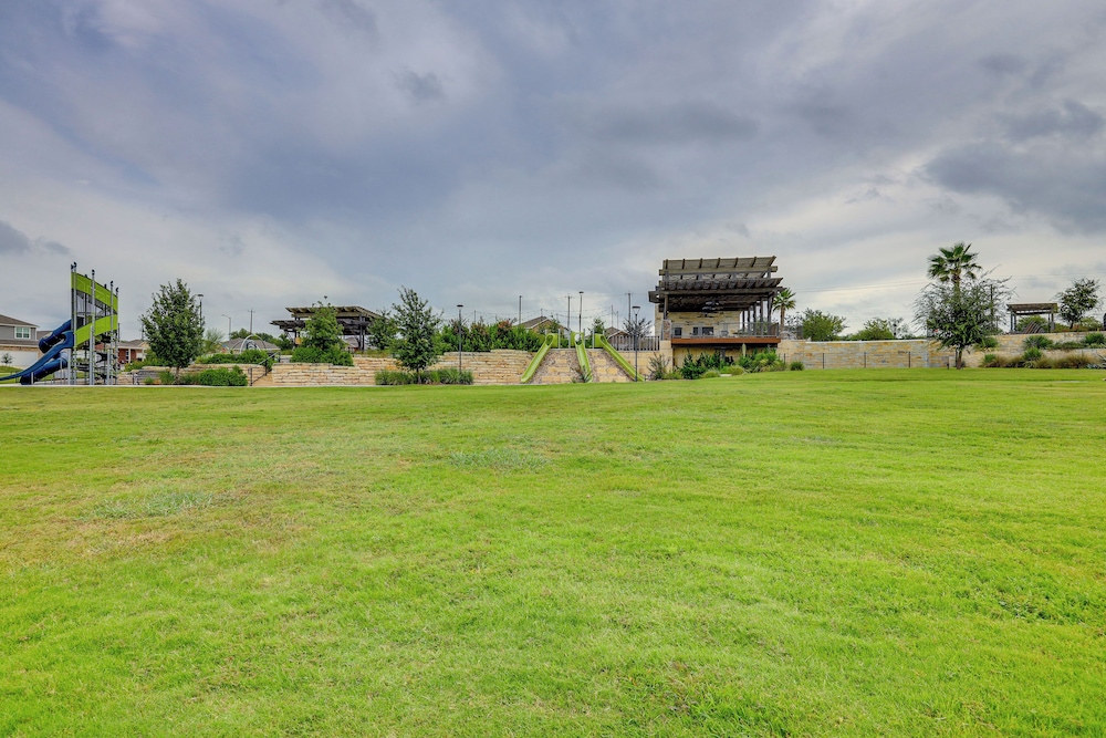 Pool Access: Family Home w/ Yard Near Lackland AFB
