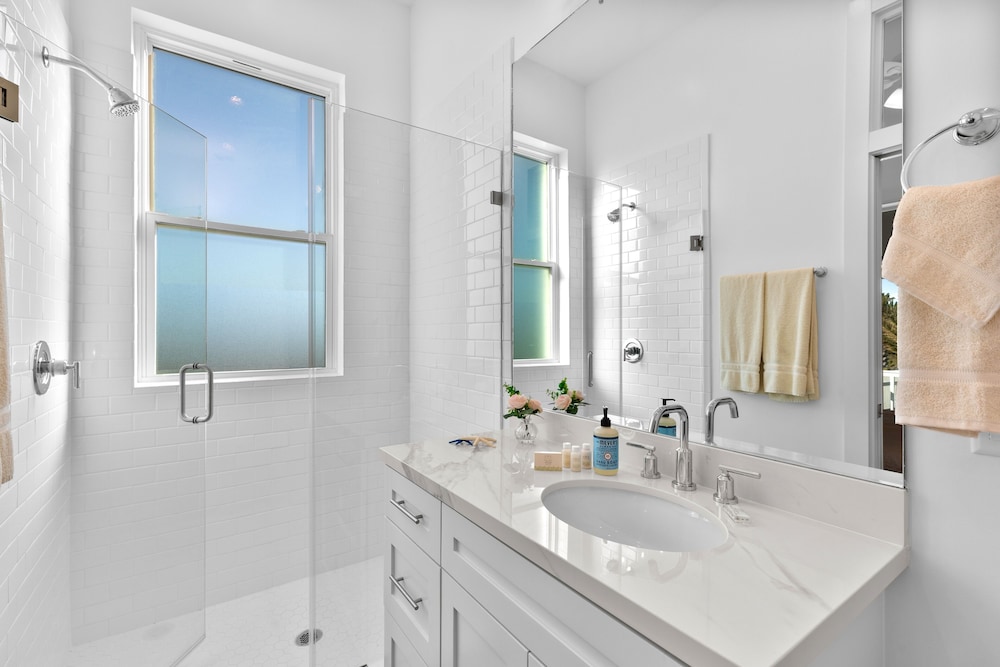 The Scarlett - Private Home At The Shores 3 Bedroom Home