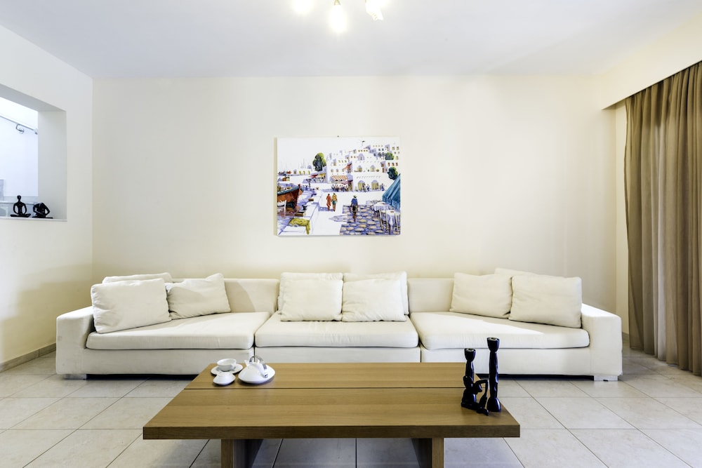 Antonoglou Beach Villas, Gennadi