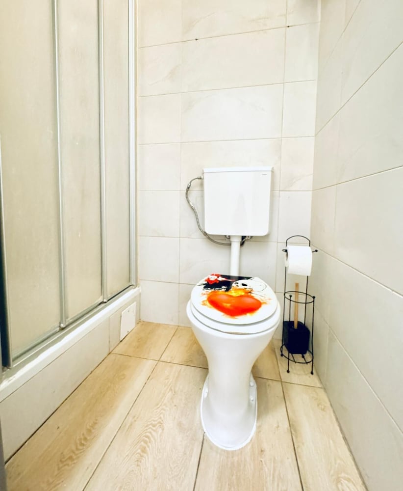 4BR Stay for 8 Near FAC Stadium