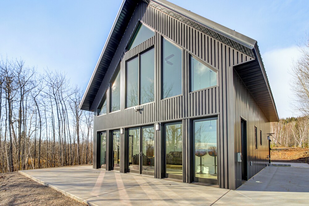 2 Mi to Lutsen Mtns: Modern Cabin w/ Fire Pit!