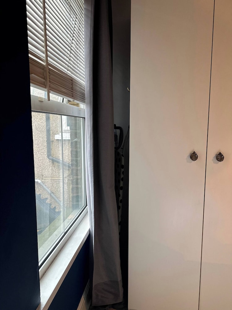Bright Open-plan Apartment in Welling, South East London