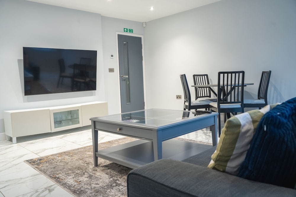 Stunning 2-bed Ground Floor Flat in Birmingham view 2