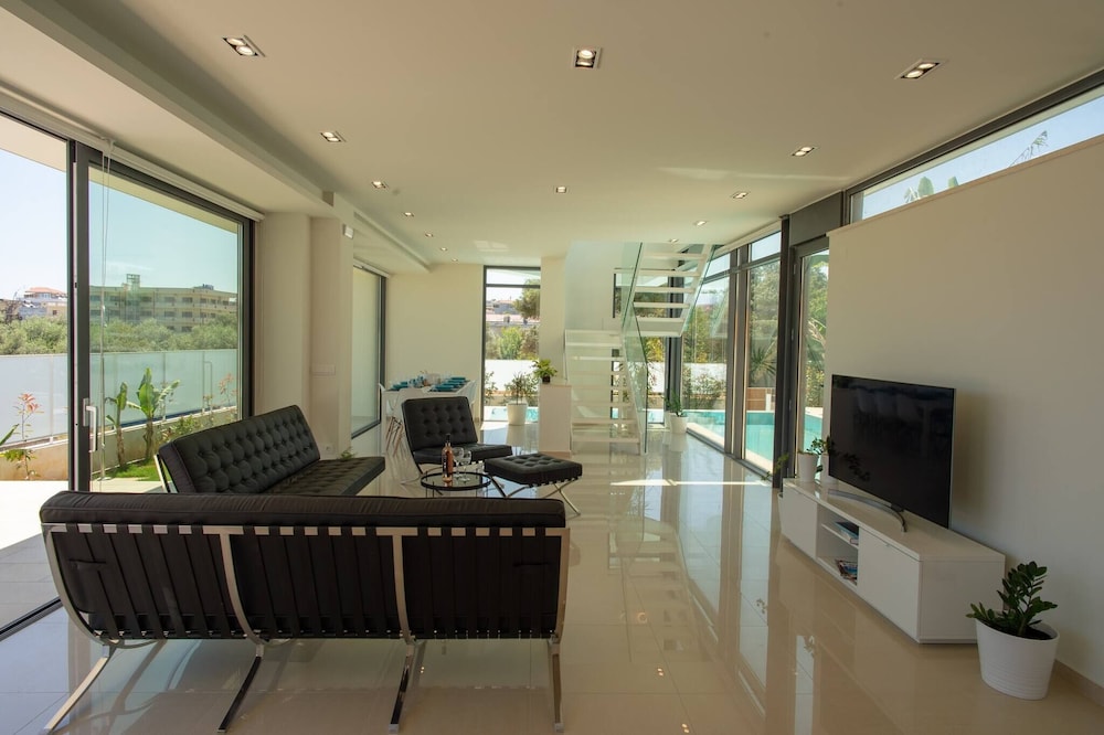 Luxury Villa Glass - 200 Meters From The Beach no6 view 5